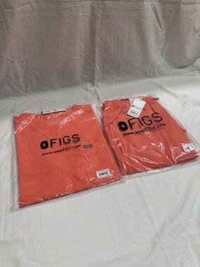 FIGS Men’s Scrub Set - Top & Jogger Pants